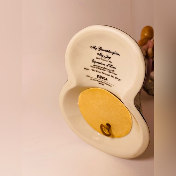 Musical Angel Figurine MY GRANDDAUGHTER MY JOY 2004 Bradford Edition (00500) - Picture 4 of 11